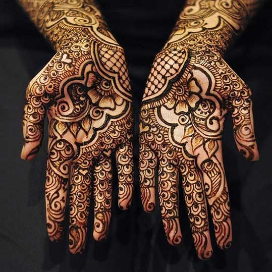 Henna on hands